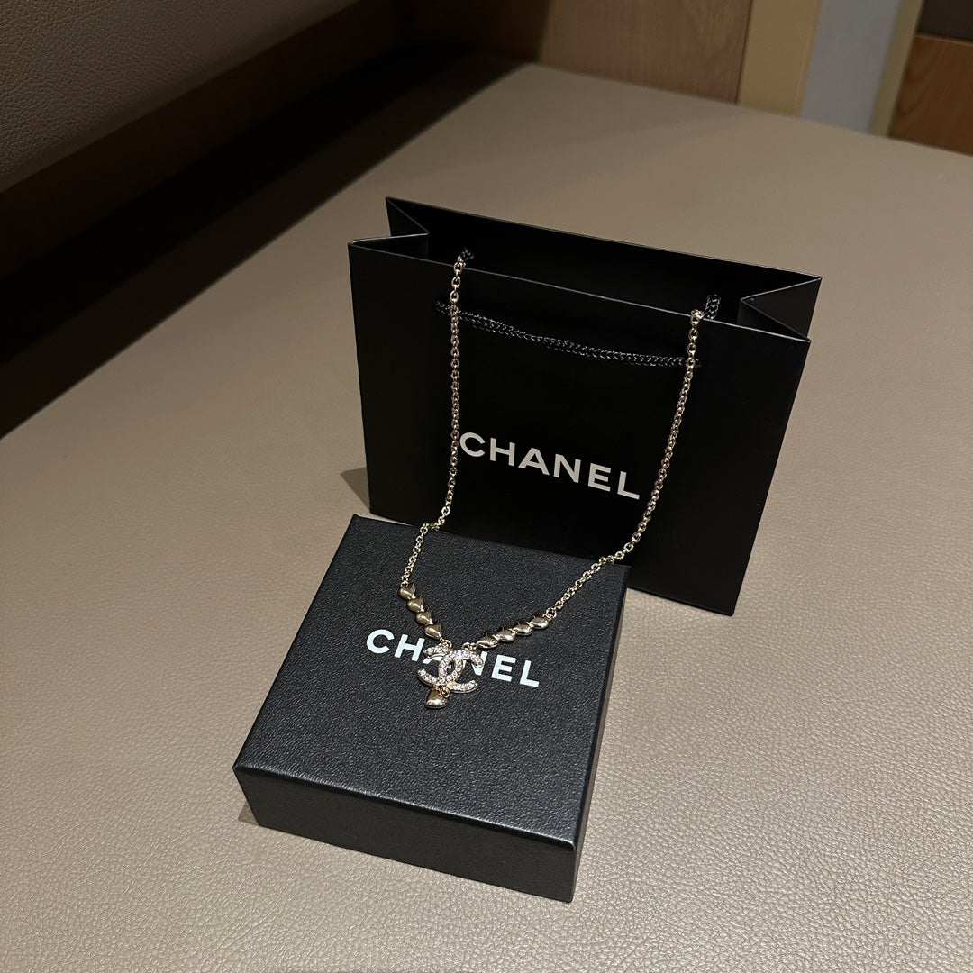 Metal small love necklace XC0823101704