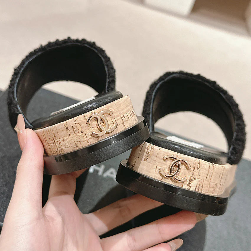 Luxury classic versatile sandals and slippers 1024062506