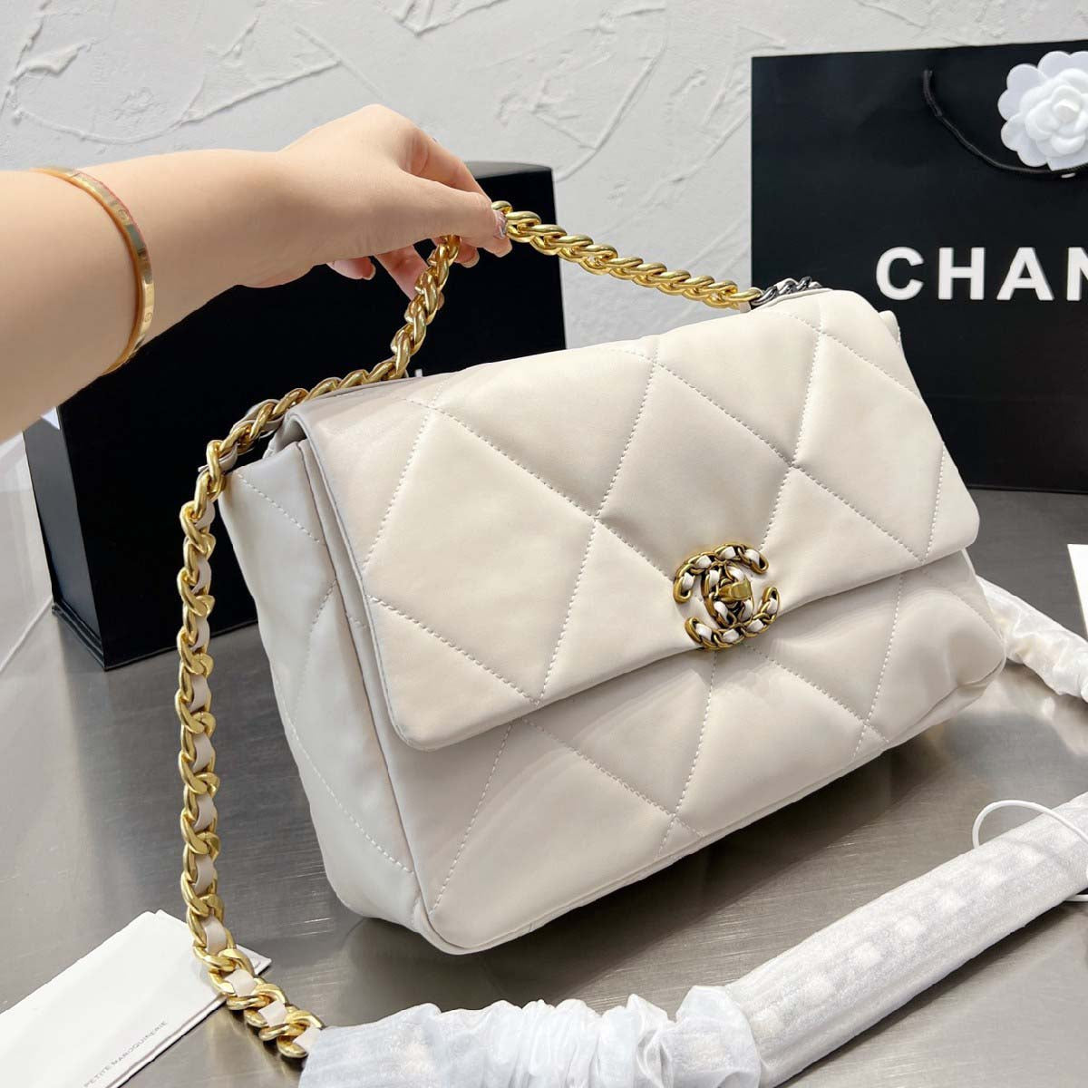 Handbag With Three-Metals Chain