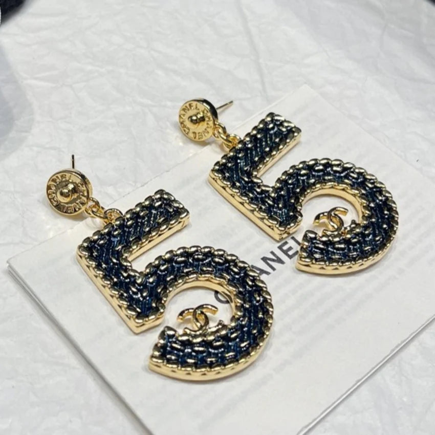 Luxury and fashionable versatile earrings 1024060403