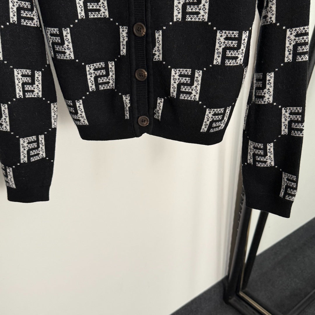 Double-F Letter V-Neck Long-Sleeve Knit Cardigan 1025092318