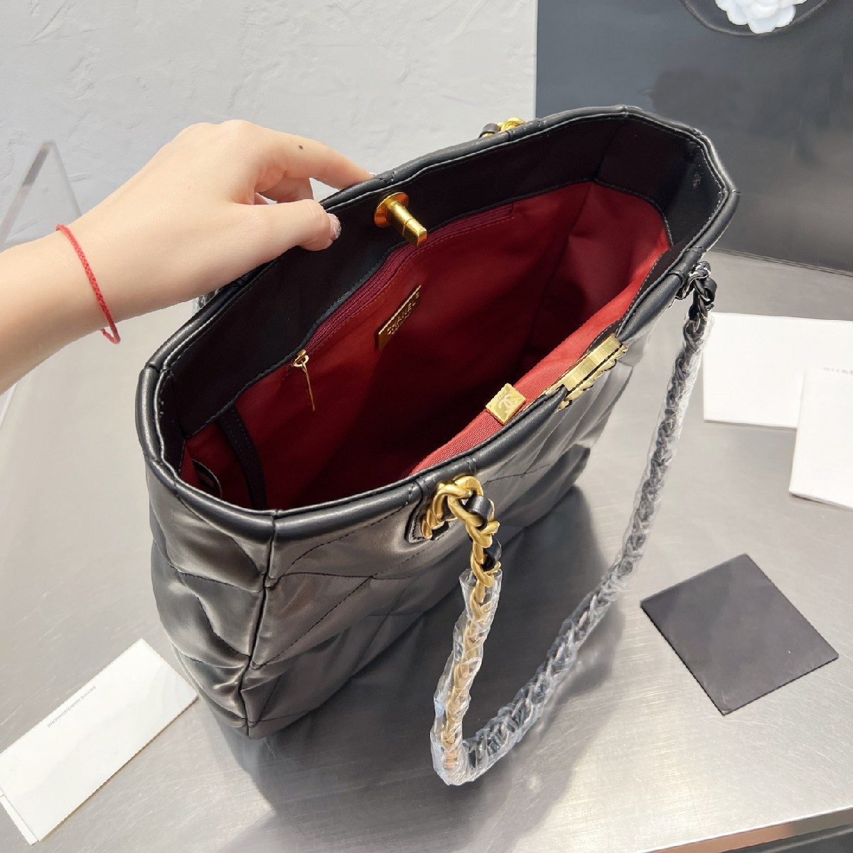 Shopping Bags With Gold-color Chain