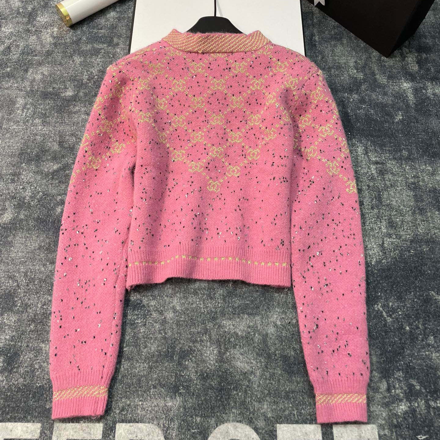 CNL fashion gold thread jacquard custom gold buckle custom yarn gradient round neck long sleeve buttoned knitted sweater cardigan jacket XC0723112005