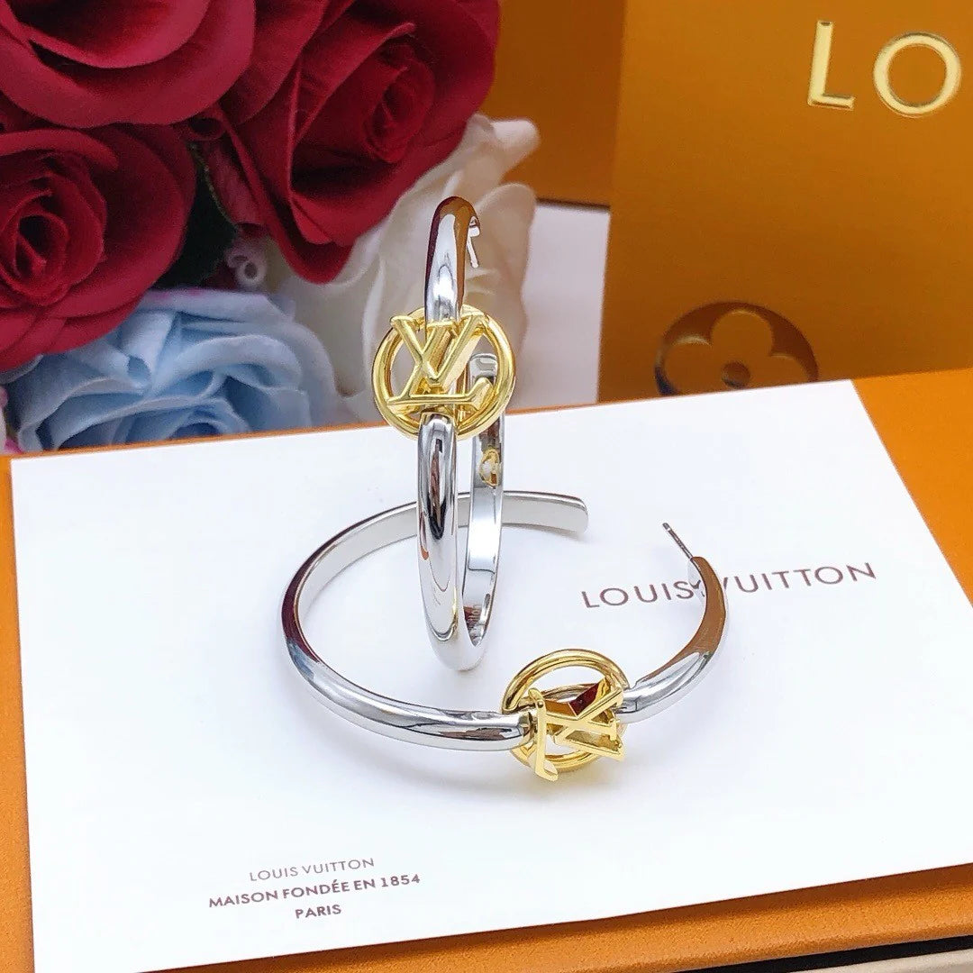 Fashion and versatile new earrings 1024052710