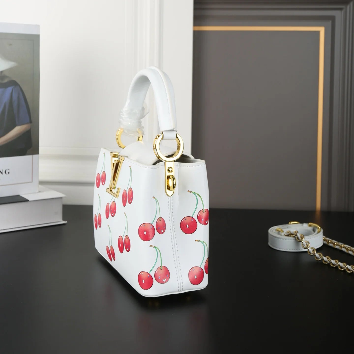 Cherry Kapusin Shoulder Bag 1025060915