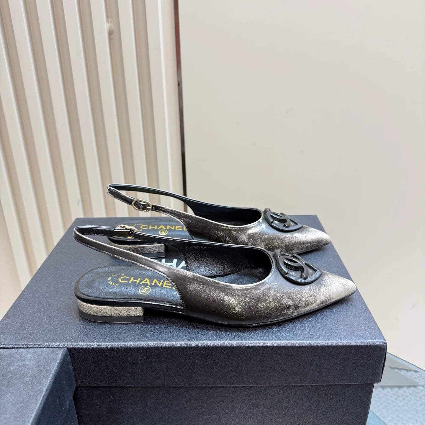 Top High-end Flat Sandals 1025030410