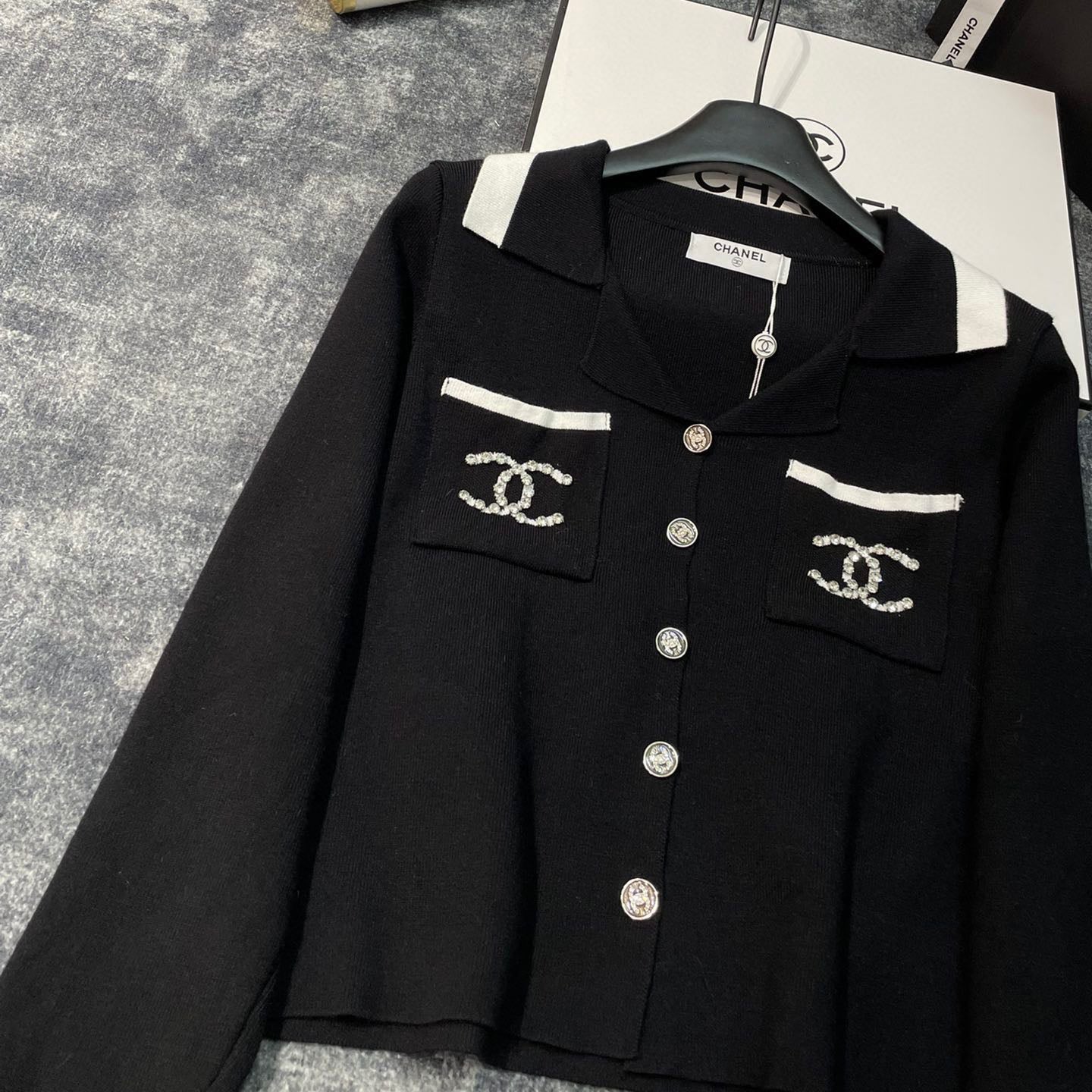 CNL fashionable knitted sweater XC0723112001