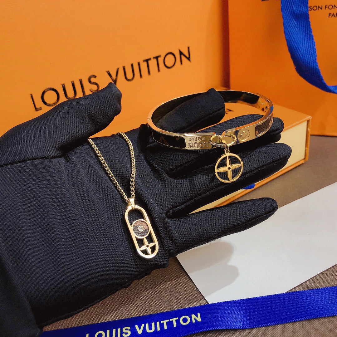 L Family Vintage Leather Necklace 1025092224