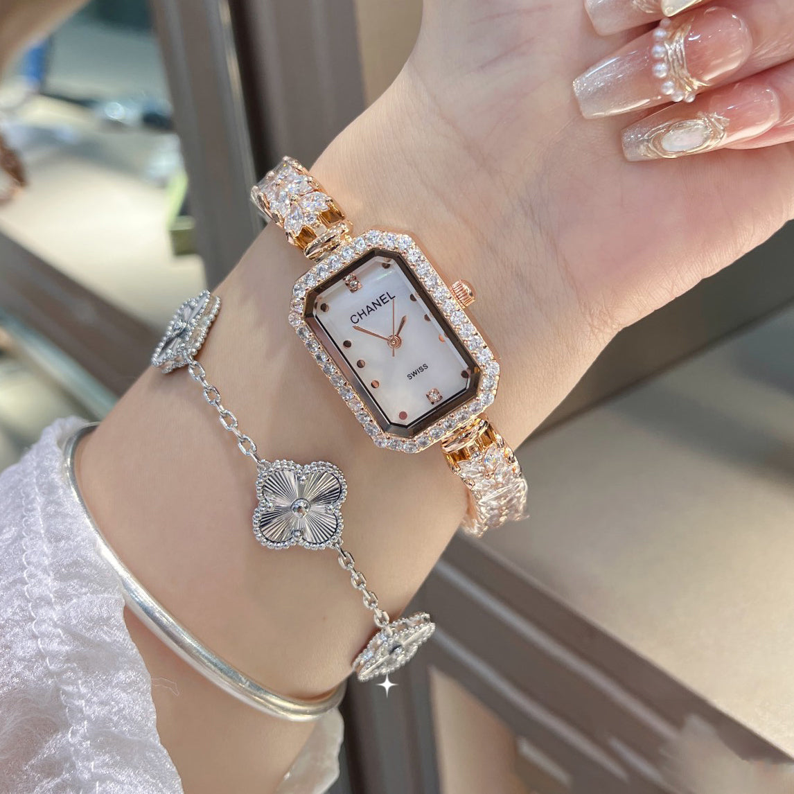 Noble Lady's Wristwatch 1025092608