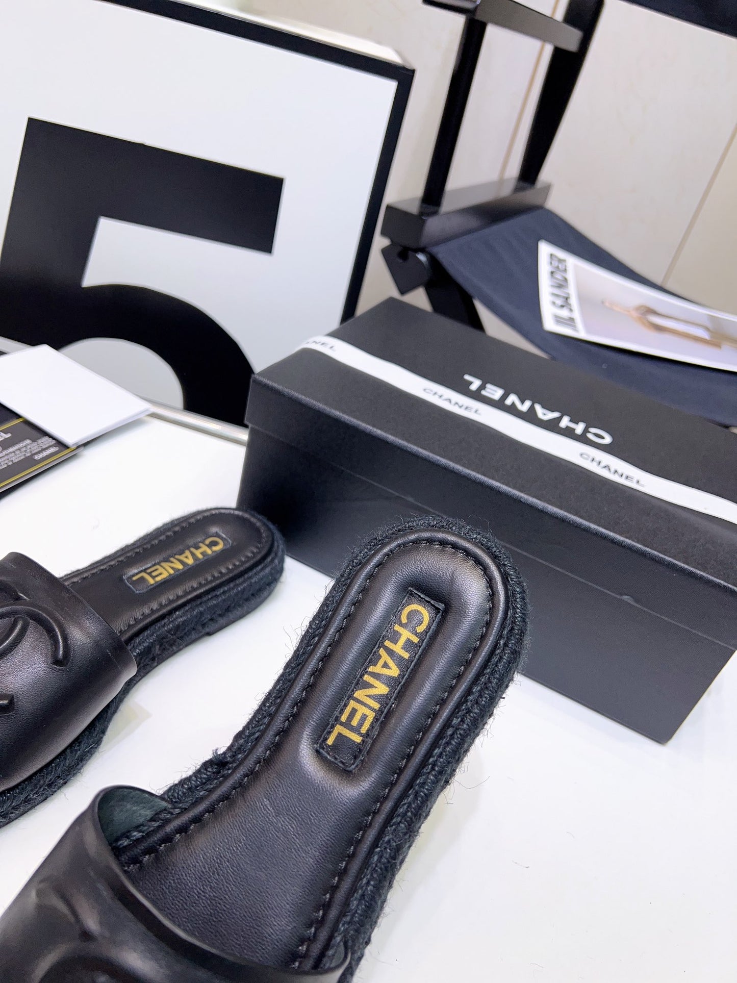 23 Ladies Fashion Luxury slipper and flip-flop S009