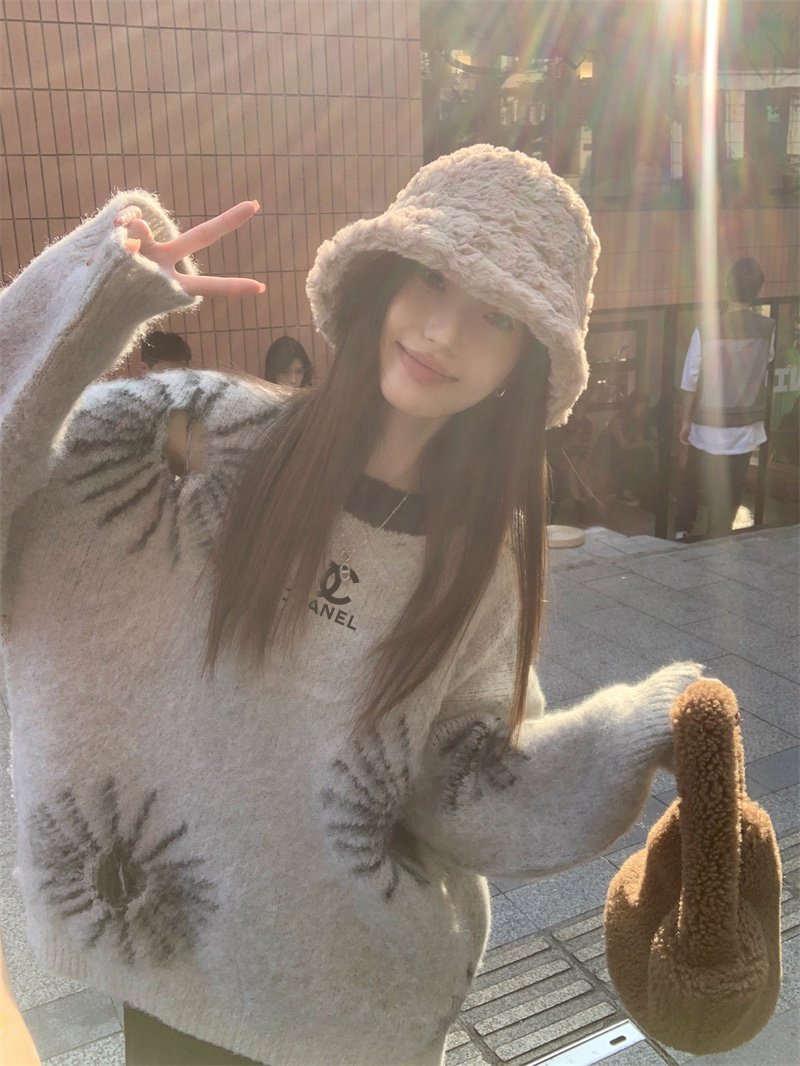 Ripped Gray Sweater Lazy Design Niche Top 0823120403