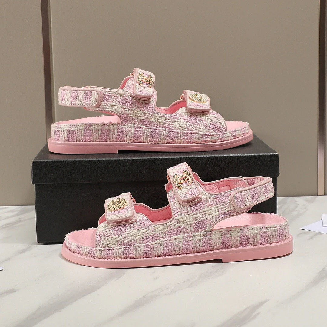 New fashionable and versatile sandals 1024022313