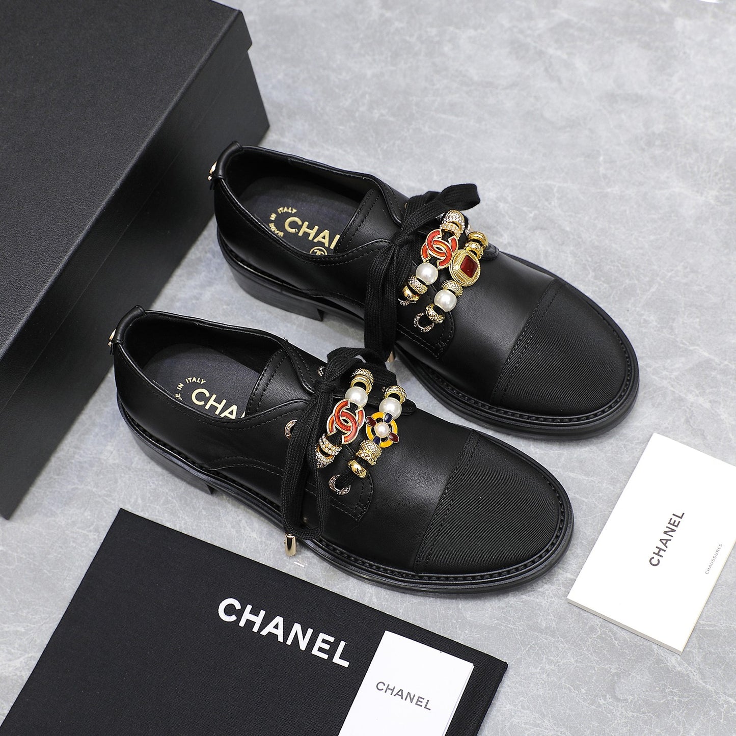 24P new double C pearl gemstone heavy metal buckle leather shoes 0724090504