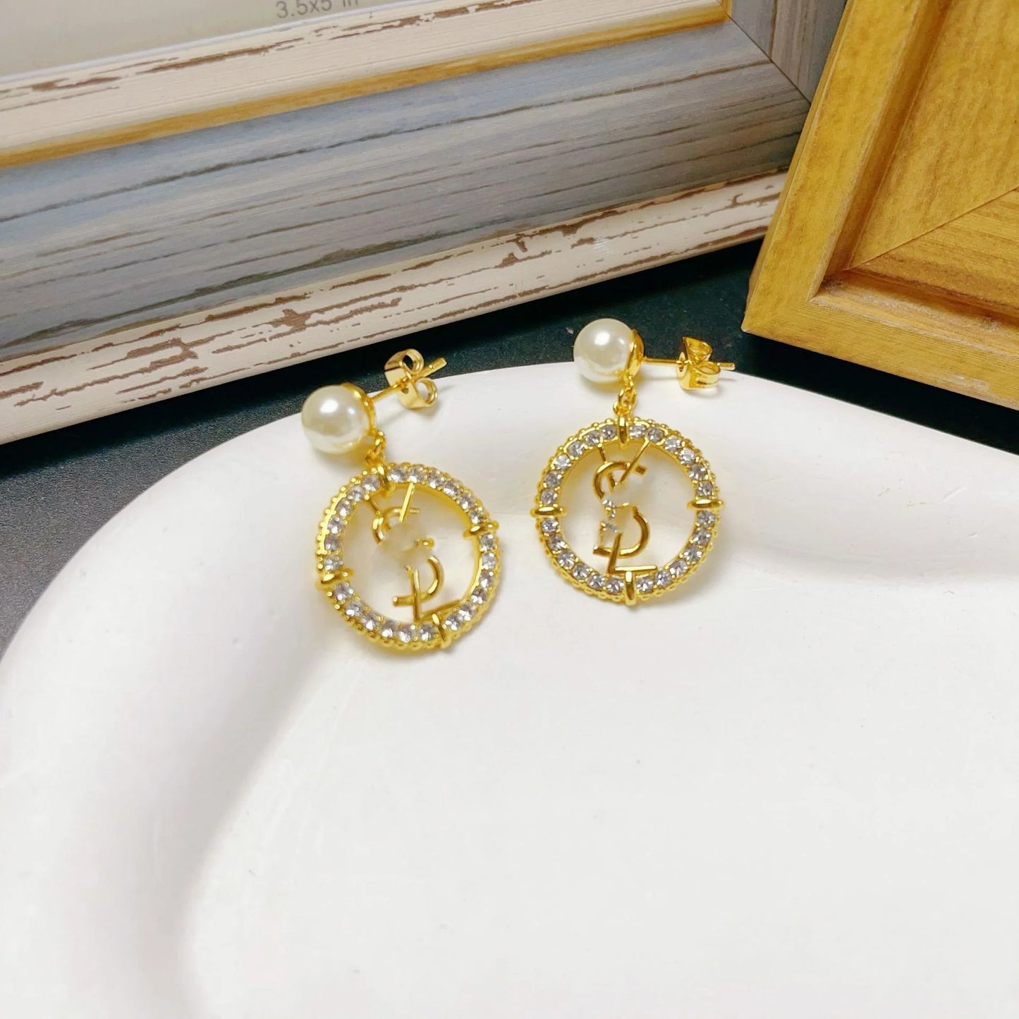 New Fashion Full Diamond Pearl Circle Letter Earrings 1024010402
