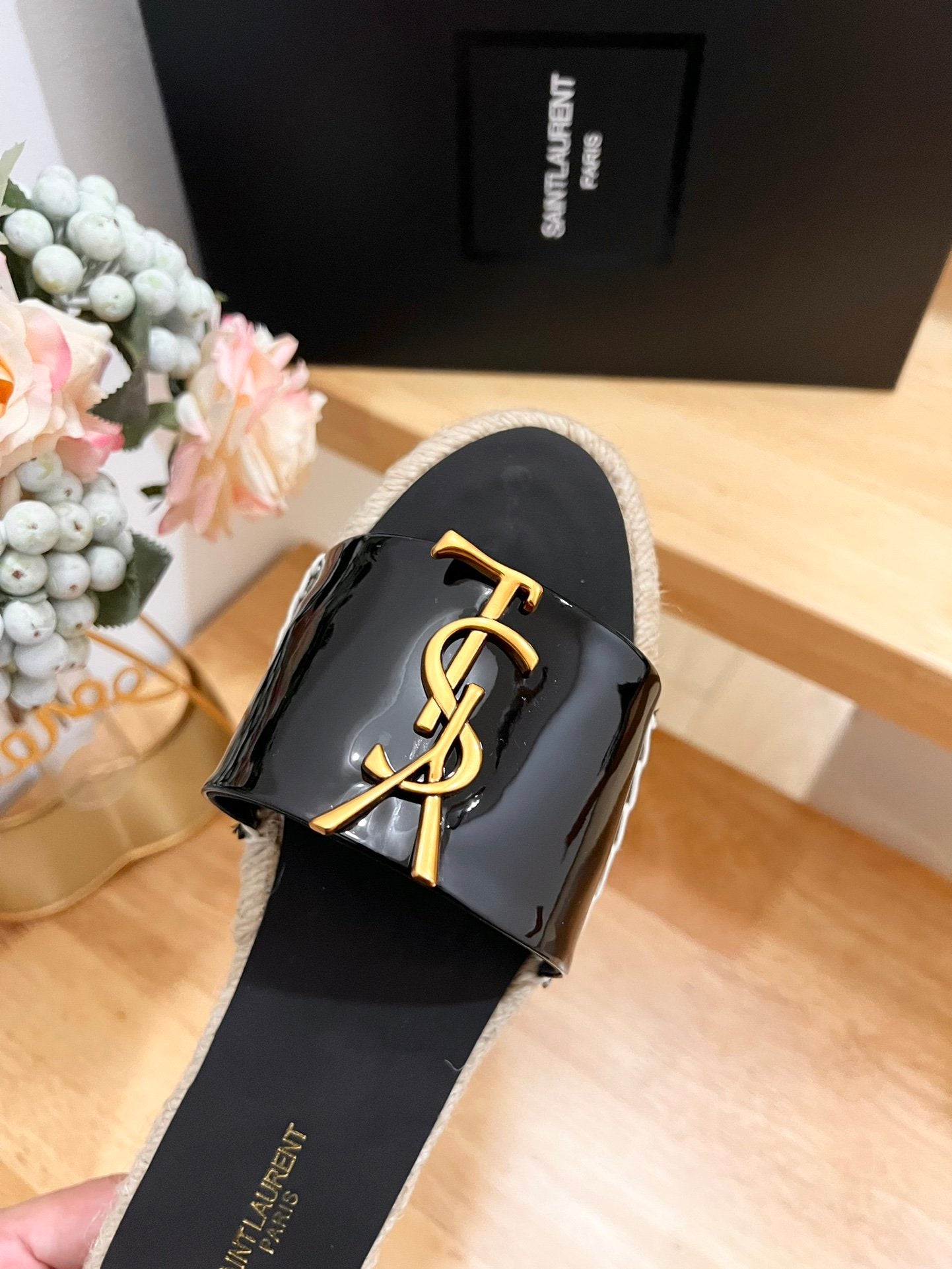 SL Fashionable Patent Leather Gold Letter LOGO Slippers 0724011103