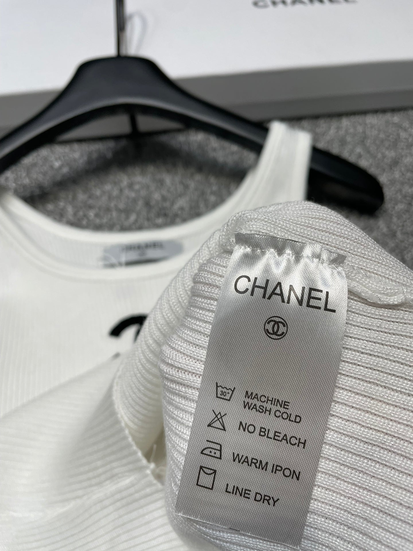 Summer new simple hot stamped letter knitted vest 0724042301