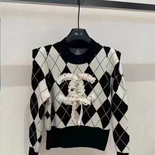 Argyle shoulder padded knitted sweater PD0823112112