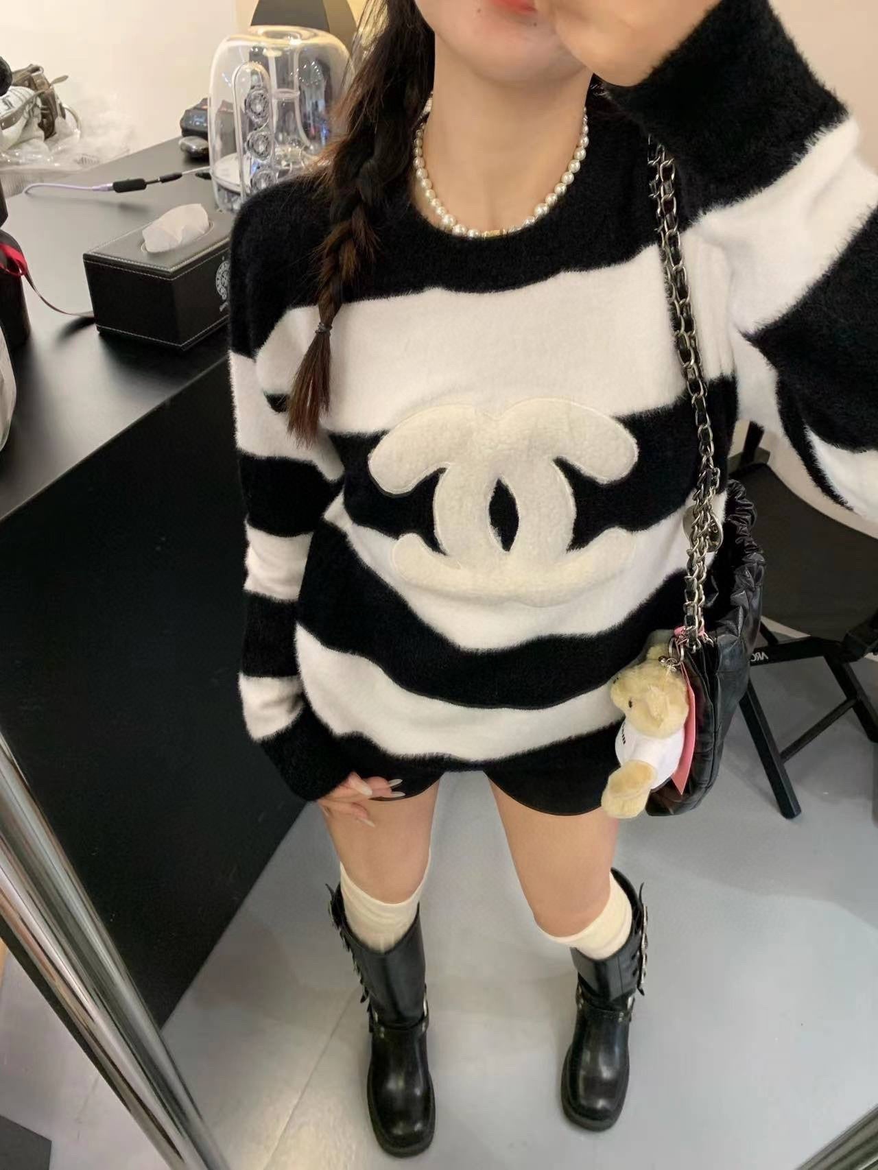 Striped contrast embroidered Double C knitted sweater XC0823092809