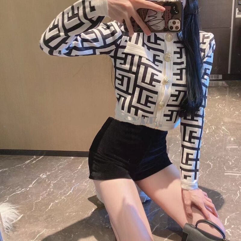 Slim-Fit Women's Cropped Cardigan 1025090310