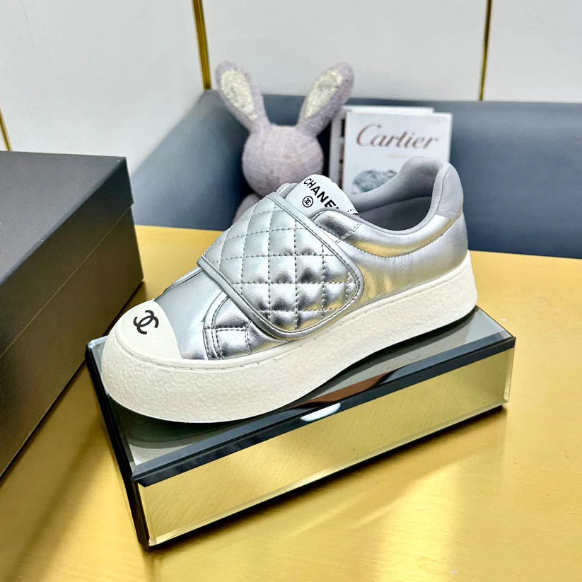 New Thick Sole Velcro Sneakers 1024121601