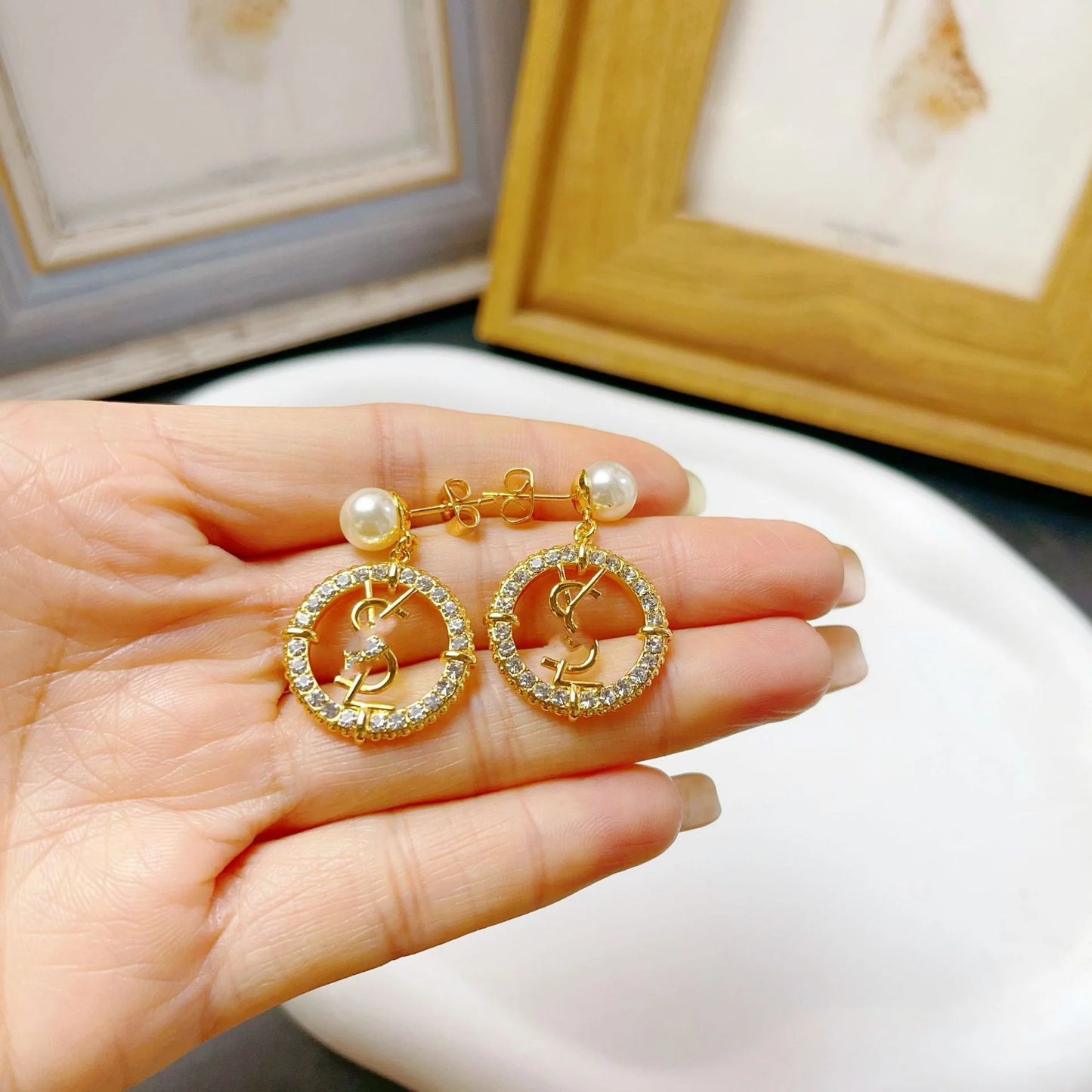 New Fashion Full Diamond Pearl Circle Letter Earrings 1024010402