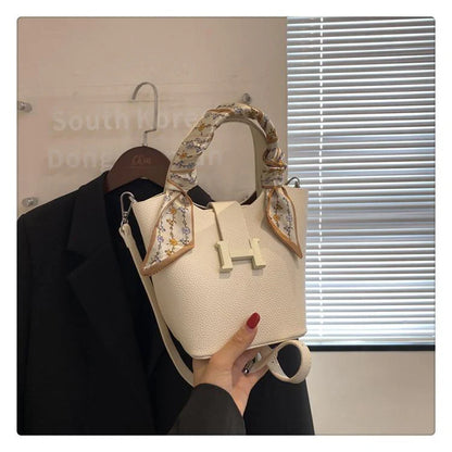 All-match Fashion Portable Messenger Bag 1024041612