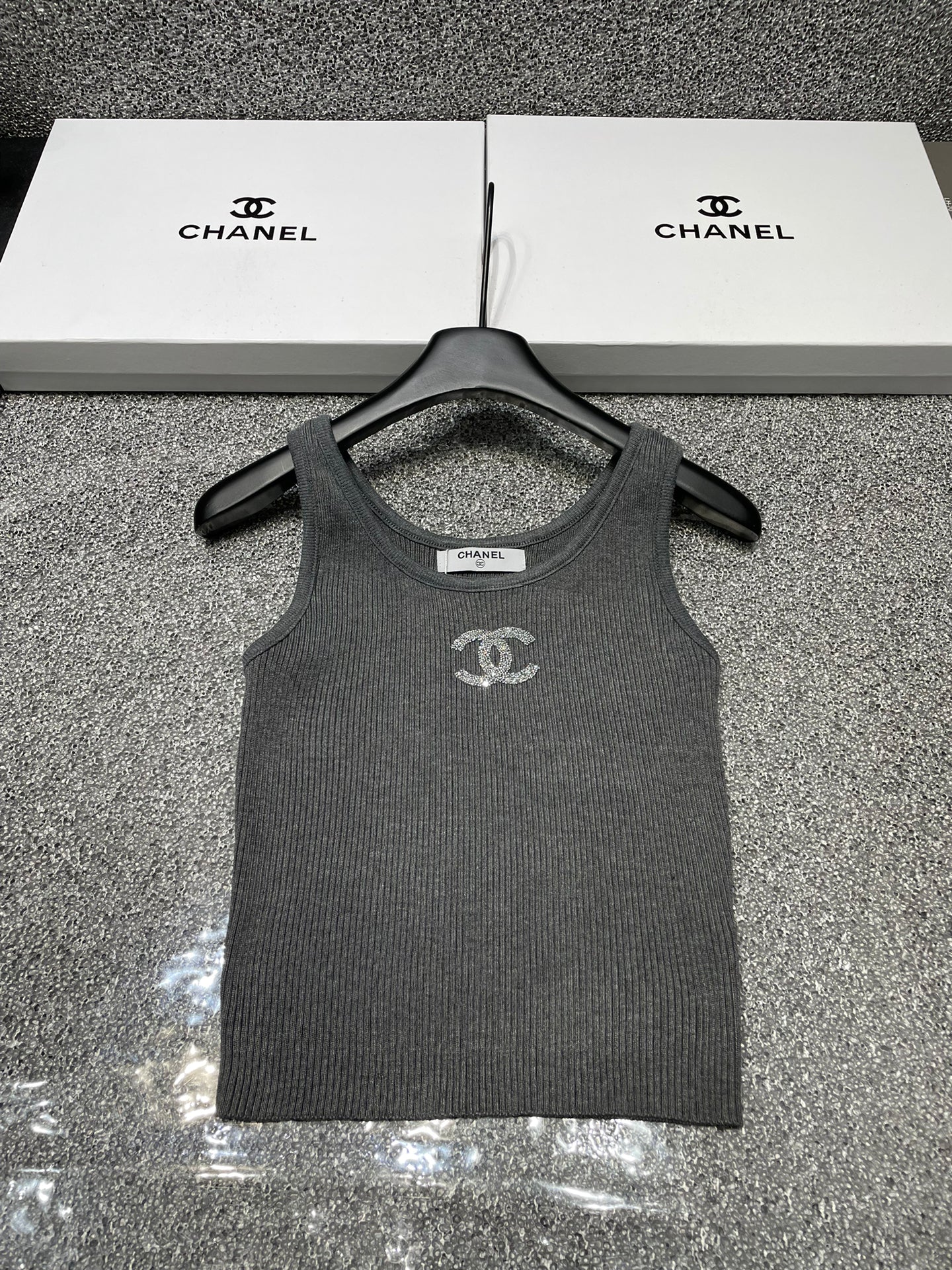 Summer new simple hot stamped letter knitted vest 0724042301