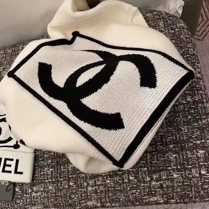 Black And White Contrast Color Letters Jacquard Temperament Loose Long Sweater 10240301YF11