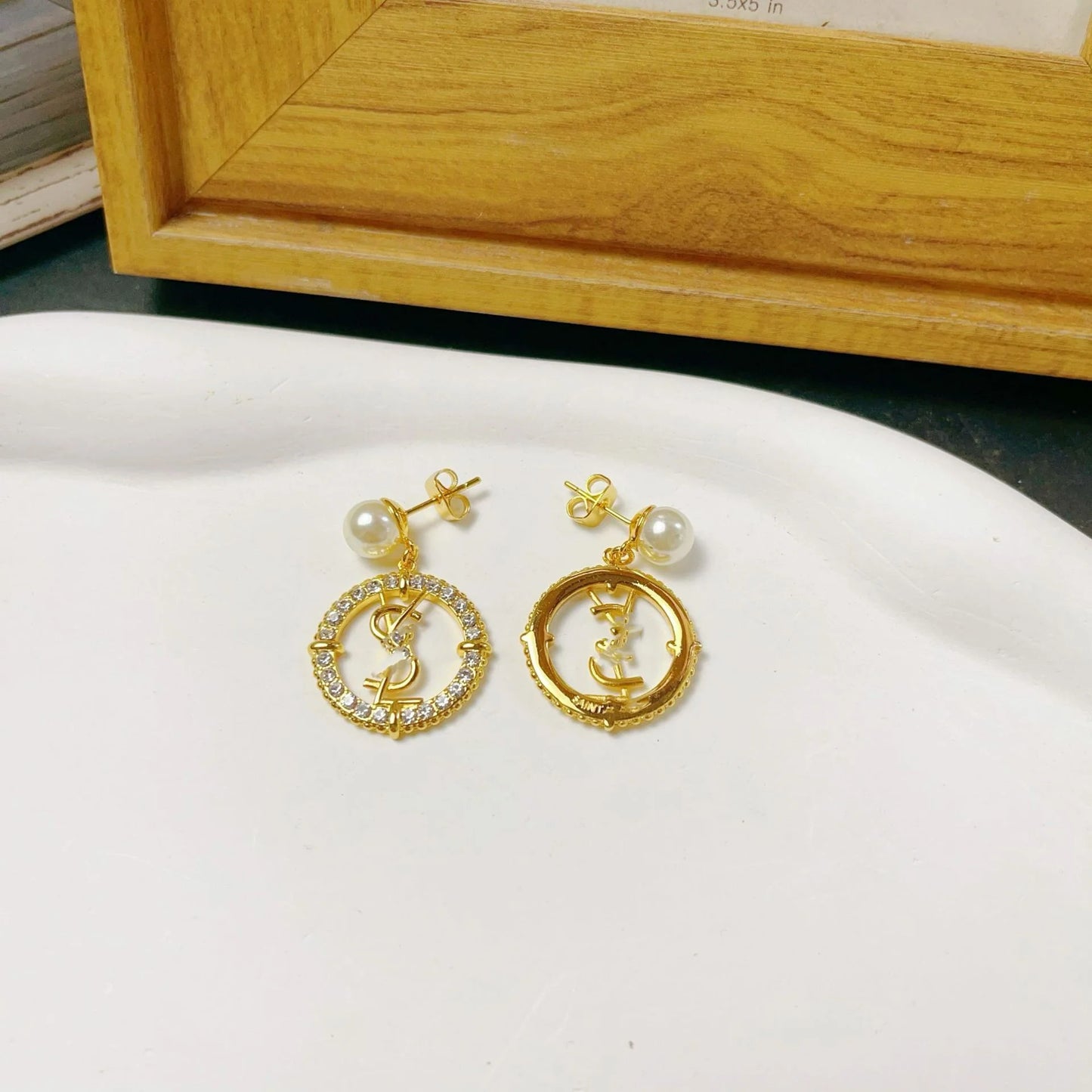 New Fashion Full Diamond Pearl Circle Letter Earrings 1024010402