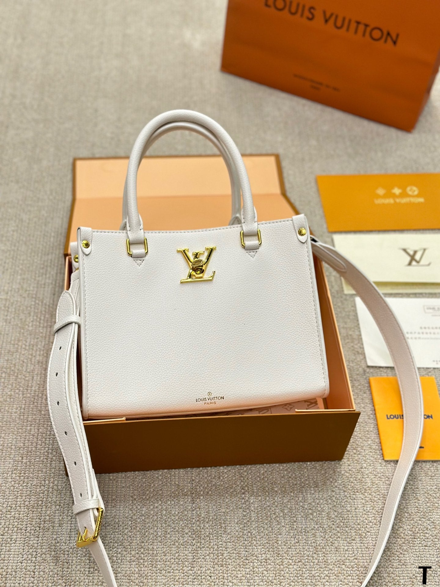 V Fashion LOCK & GO Handbag 0724061304