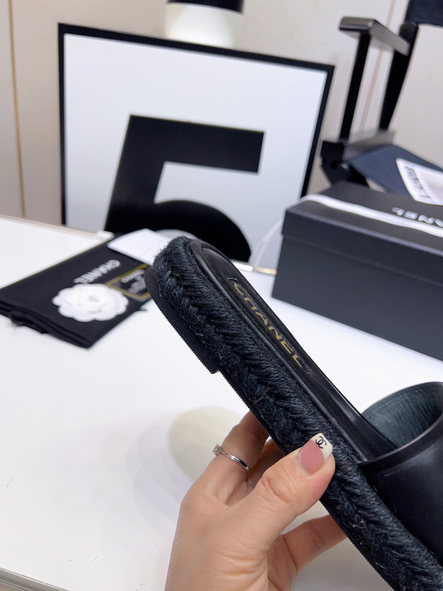 23 Ladies Fashion Luxury slipper and flip-flop S009