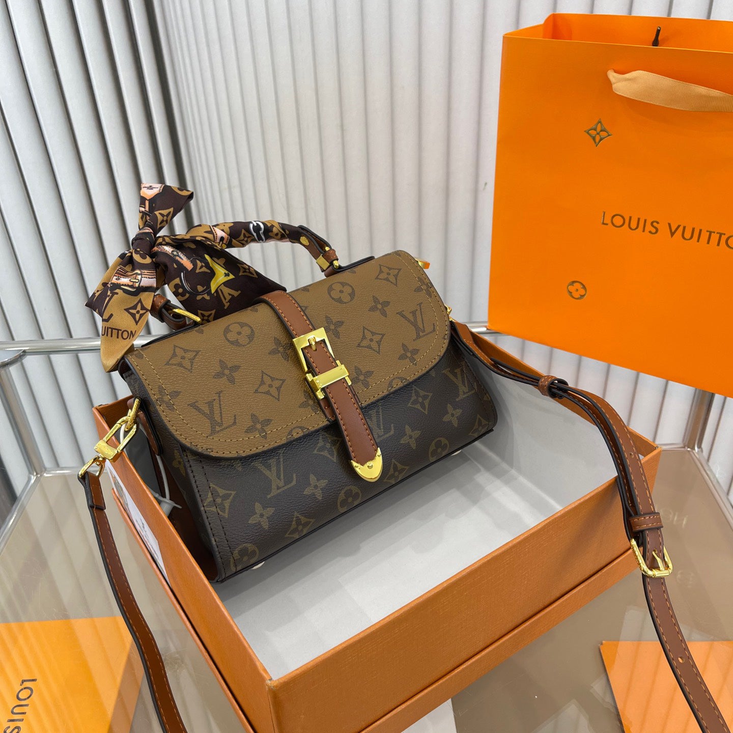 New Trendy V Logo Handbag Crossbody Bag XC16060302