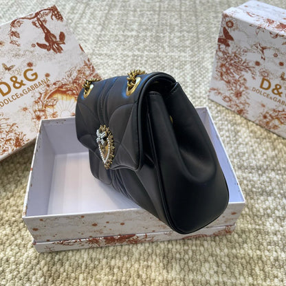 Classic and fashionable versatile crossbody bag 1024011004