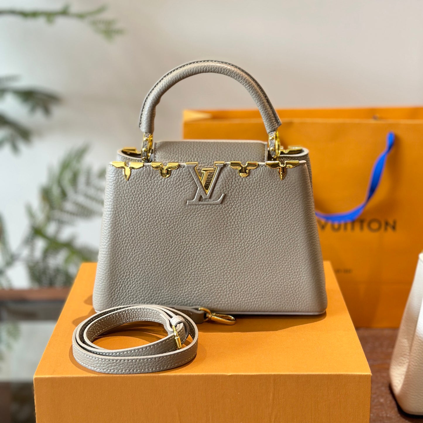 New Capucines Metallic Flower Trim Handbag 1824042604