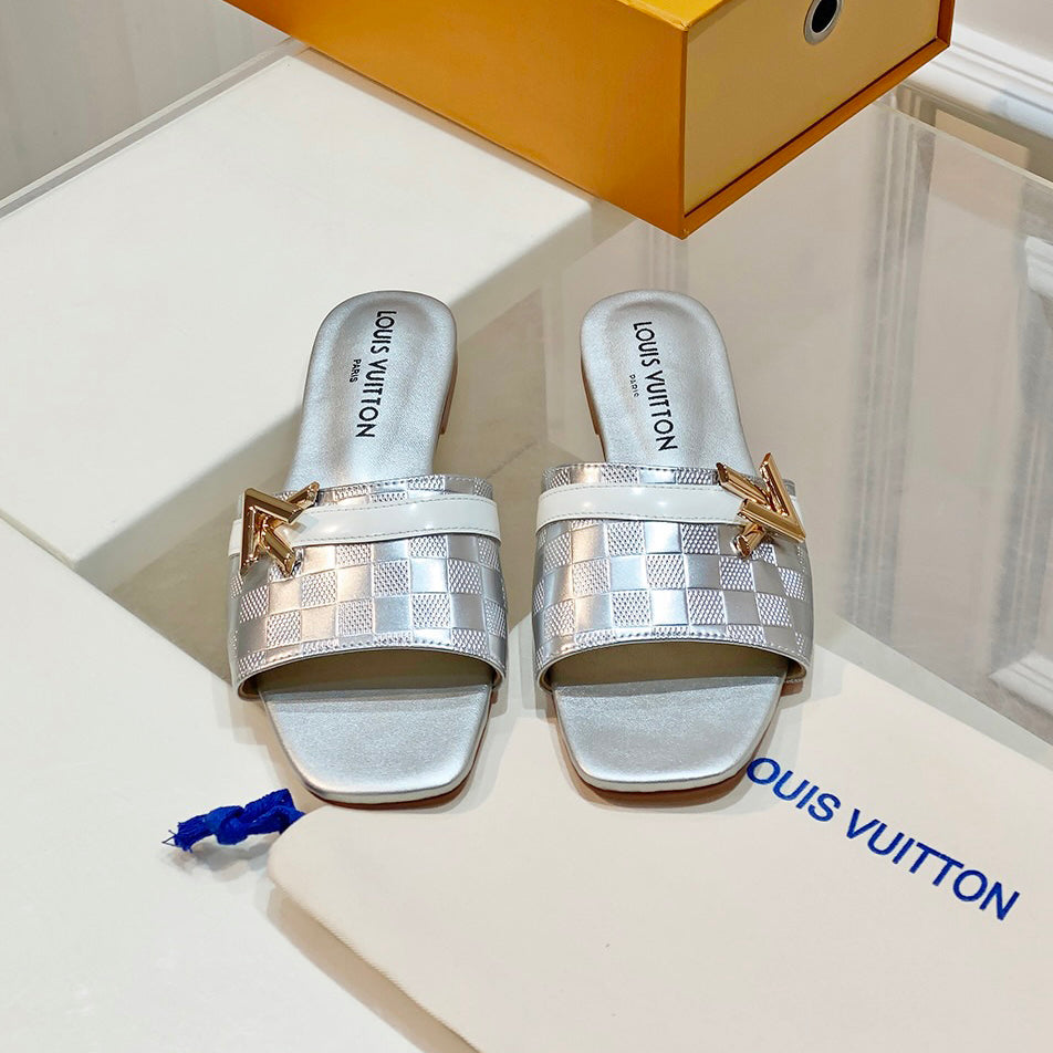 Stylish patent leather flat slippers 1824041113