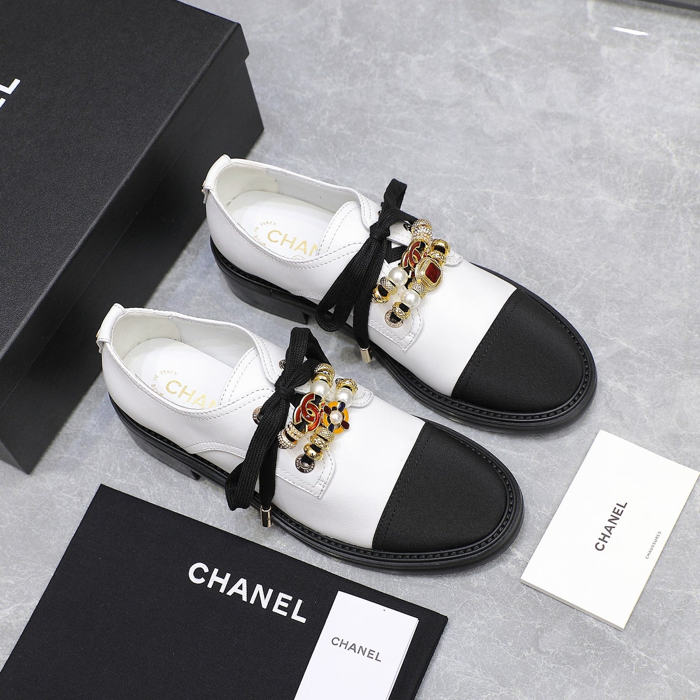 24P new double C pearl gemstone heavy metal buckle leather shoes 0724090504