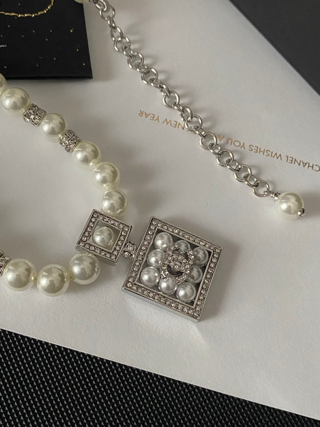 Square Pearl White Gold Diamond Square Perfume Bottle Pendant Pearl Letter Necklace 0724110602