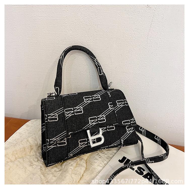 New Fashion Shoulder Bag Retro All-match Portable Small Square Bag 1024041616