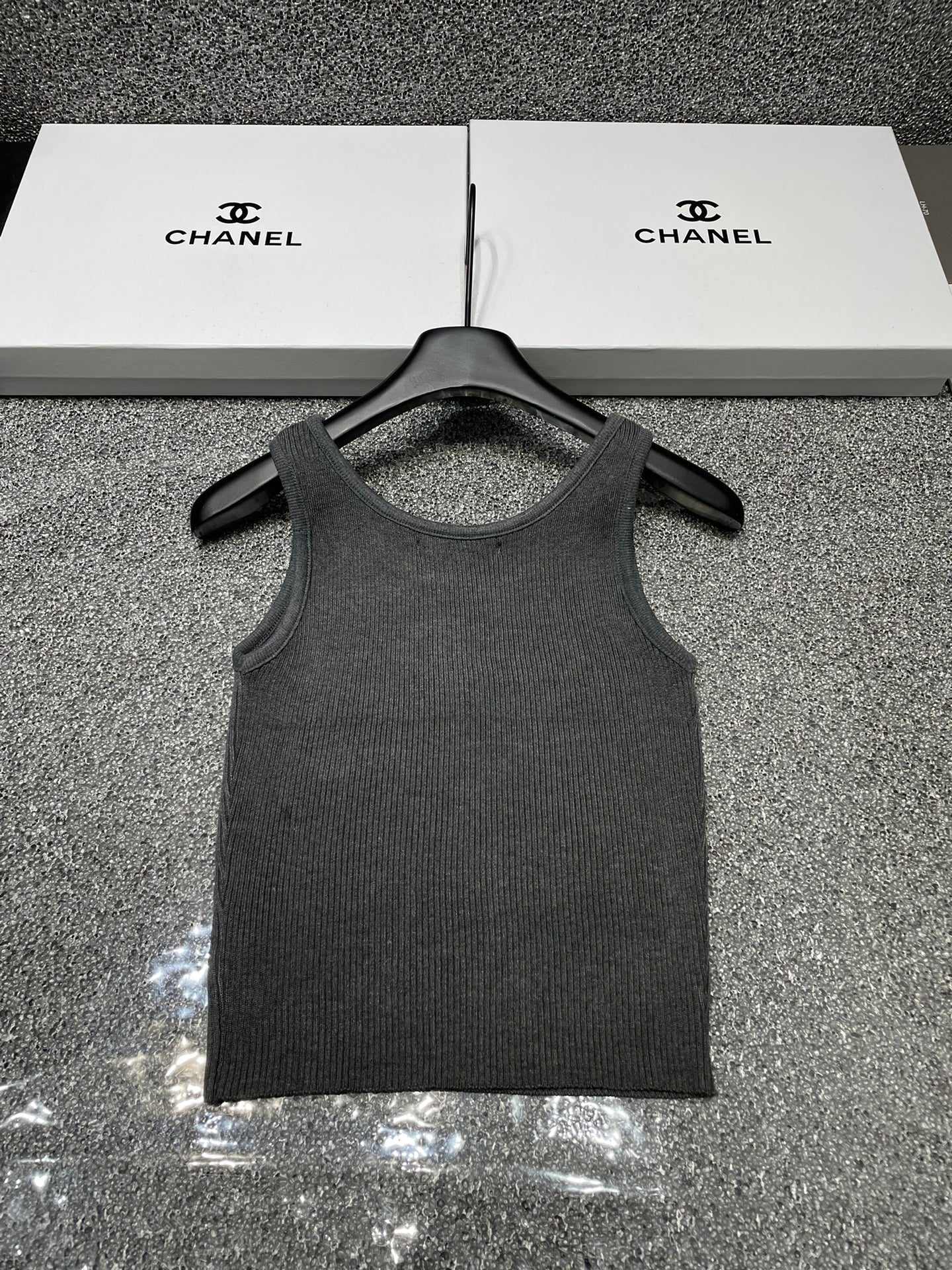 Summer new simple hot stamped letter knitted vest 0724042301