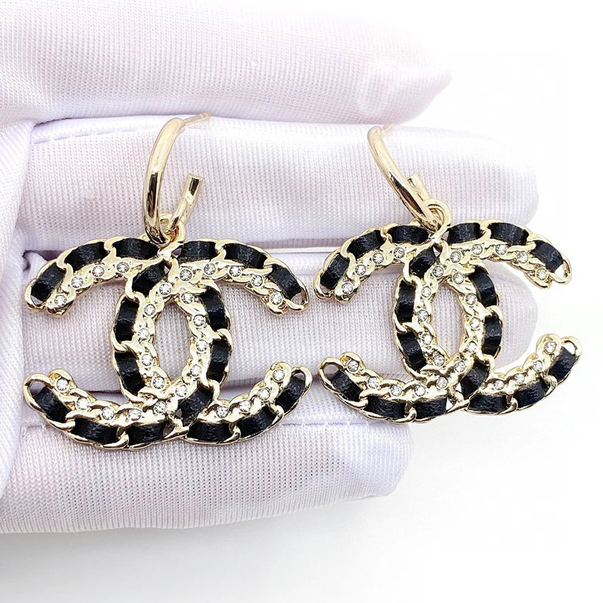 Classic and versatile women's earrings　1024072505