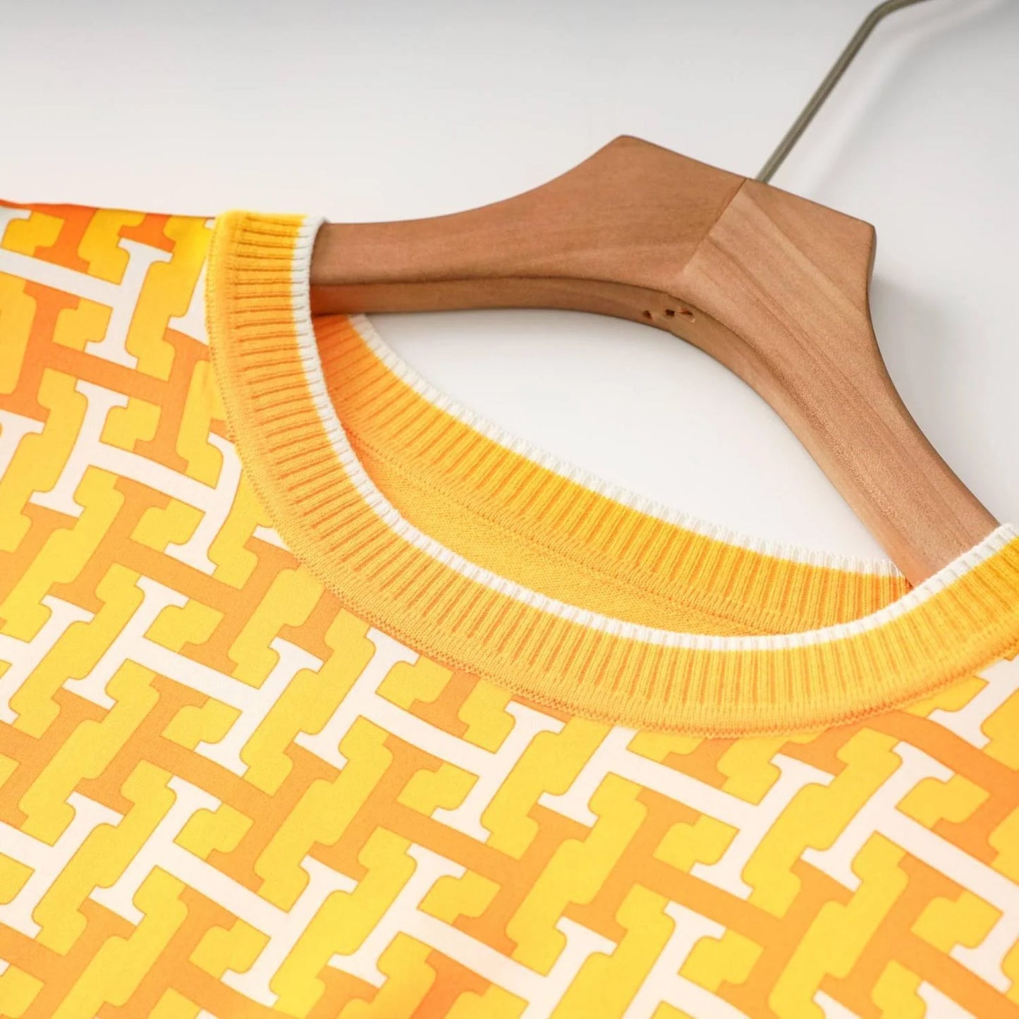 New High-end Women's Sweater Short Sleeve Top 1024040131