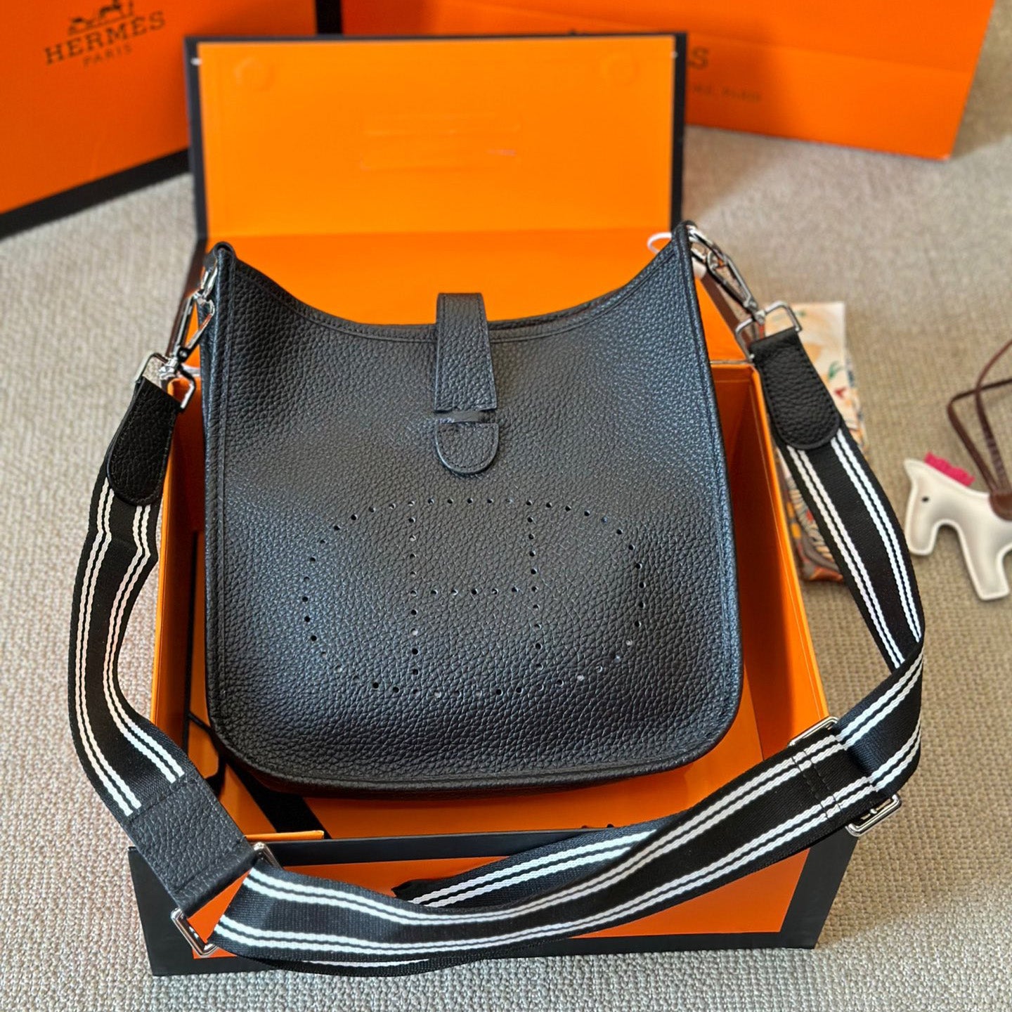 HM Evelyn Shoulder Bag 1824062401