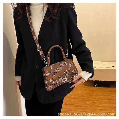 New Fashion Shoulder Bag Retro All-match Portable Small Square Bag 1024041616