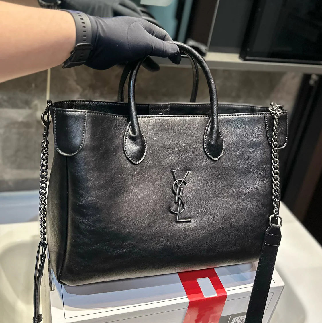 Versatile large capacity portable tote bag 1024111401