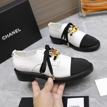 24P new double C pearl gemstone heavy metal buckle leather shoes 0724090504