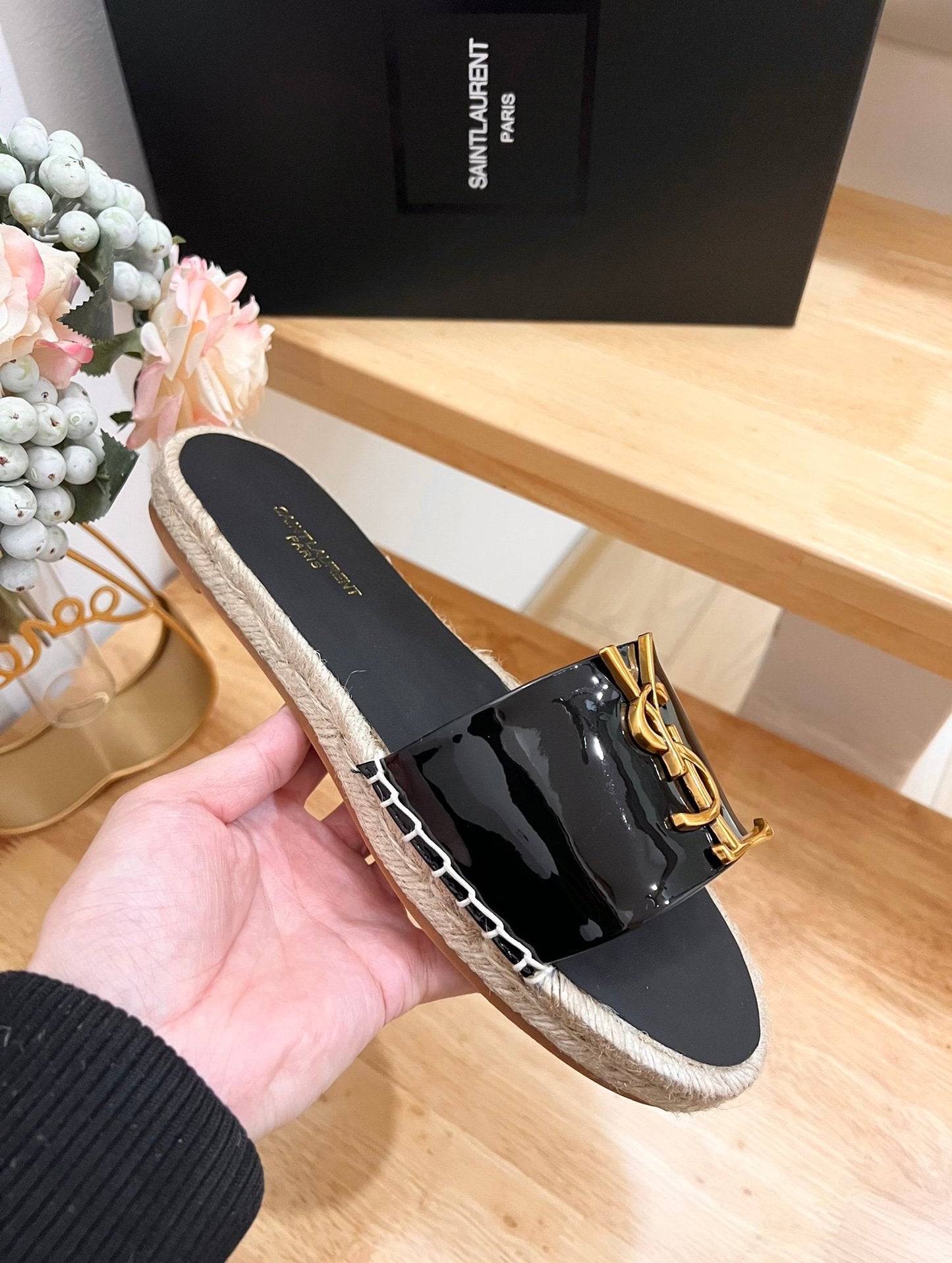 SL Fashionable Patent Leather Gold Letter LOGO Slippers 0724011103