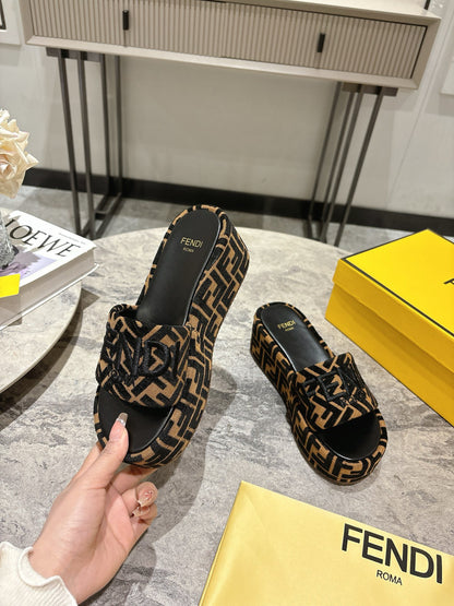 FD Fashion Thick-soled Slippers 0725030503