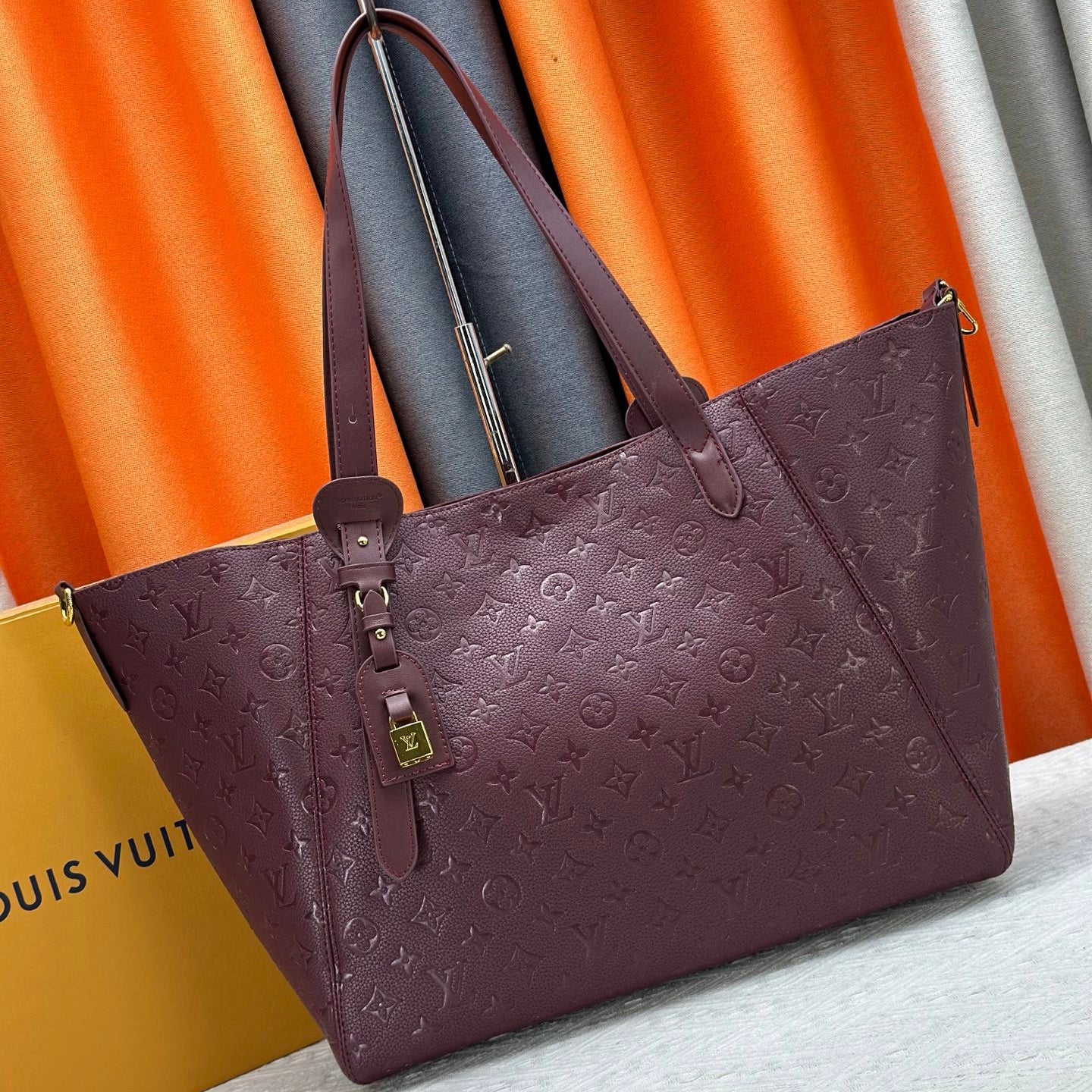 New Fashion and Versatile Handbag 1025092201