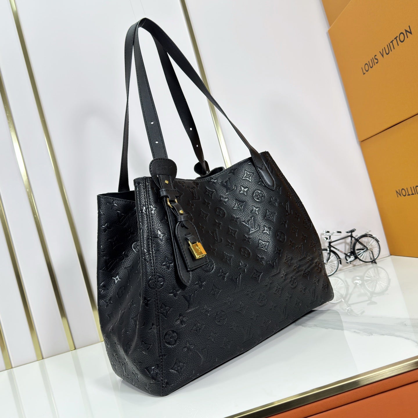 New Fashion and Versatile Handbag 1025092201