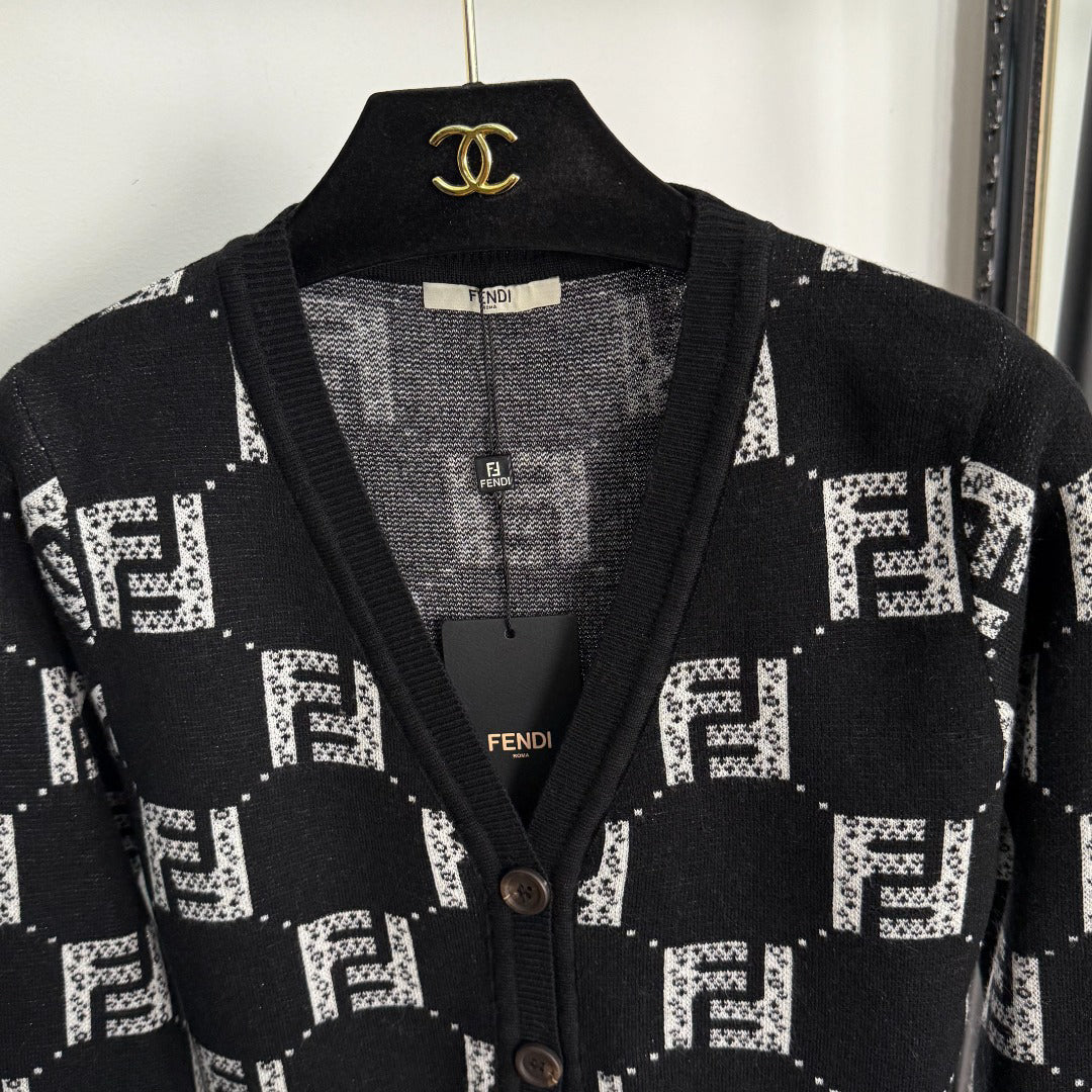 Double-F Letter V-Neck Long-Sleeve Knit Cardigan 1025092318